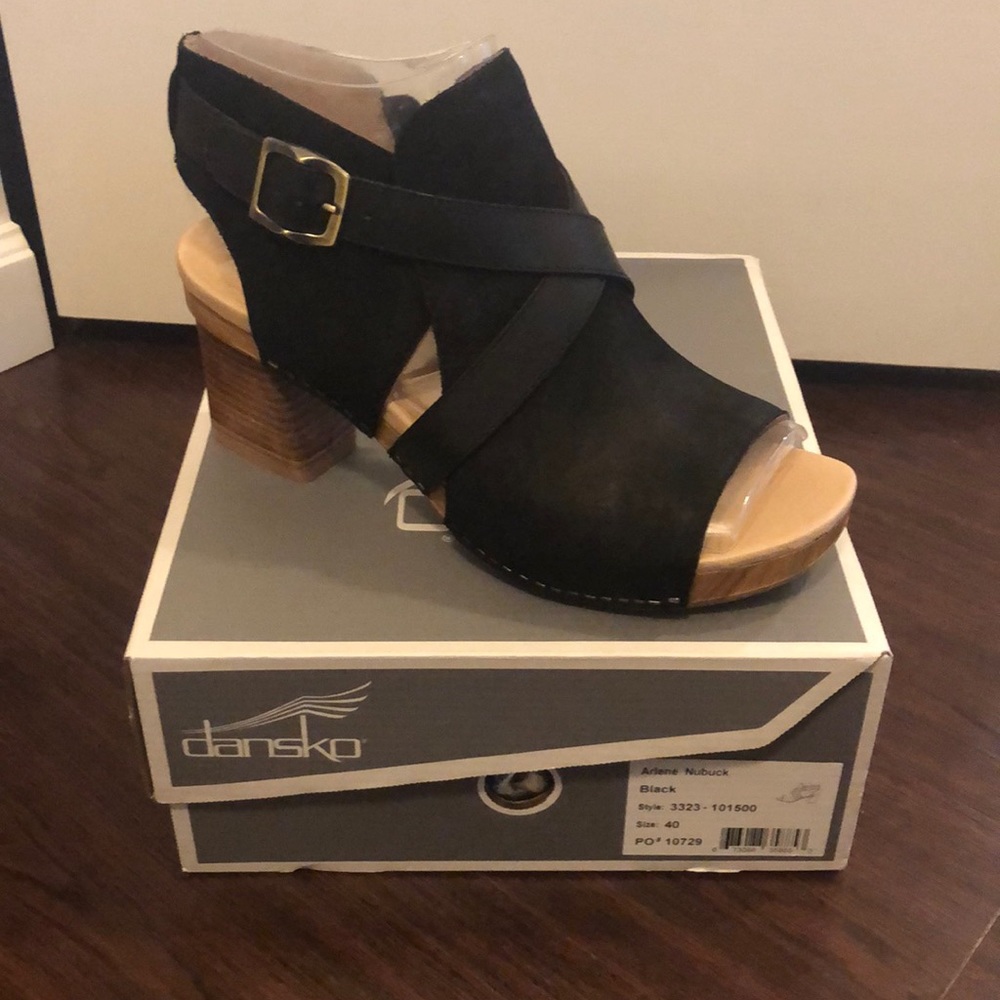 BNIB Dansko Arlene Nubuck Black Sandal